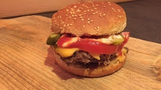 Amerikaanse hamburger  recept grof gehakte runderhamburger maken [upl. by Andras150]