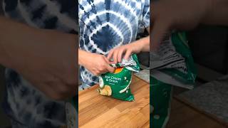 Viral Hack to pack a packet of chips😯😯《d2cvum 》 [upl. by Hanimay488]