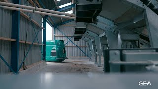 GEA DairyFeed F4500 – de nieuwe voerrobot [upl. by Yaral591]