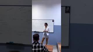 alumnos graban a su maestra mientras da clases y se vuelve viral 2023 video original [upl. by Katzen]