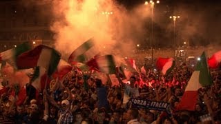 Euro à Rome les supporteurs italiens fête la victoire de leur équipe [upl. by Kerman893]