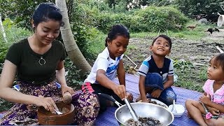 Khmer Girl Fried Small Frogs Khmer Cooking Khmer Food Asian Food Asian Cooking [upl. by Archibaldo]