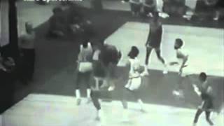 Wilt Chamberlain schooling Artis Gilmore [upl. by Pohsib938]