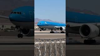 KLM 635 Heavy Boeing 777 crabbing in for a landing at Las Vegas LAS  PHBVV  planespotting [upl. by Woodrow452]