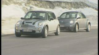 Mini Cooper S vs VW Beetle 23 V5 Sportliche Kleinwagen im Vergleich [upl. by Slein]