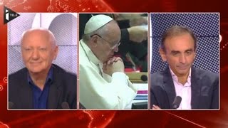 Vatican et homoséxualité  lEglise fait sa révolution familiale [upl. by Ebbarta739]