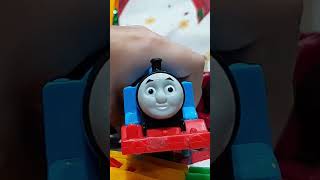 Thomas Trackmaster se descarrila [upl. by Eymaj879]