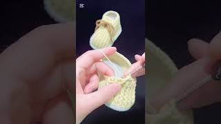 Crochet booties Basic crochet Pattern crochet babyshoes [upl. by Irrok365]