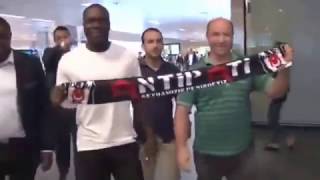 Vincent Aboubakar accueillit à laéroport dIstanbul [upl. by Tersina]