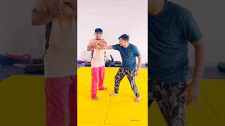 🦾🔥Hand lock technique💥🦾martialartsviralreels selfdefensemmakarate jujitsugrapplingytshorts [upl. by Nessa]