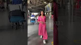 Helly Shah spotted at airport  Gultecom [upl. by Coffeng]