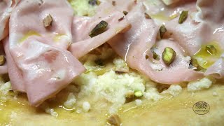 Pizza senza impasto con mortadella e pistacchi [upl. by Palladin]