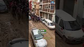 ❤️ Así cantan los voluntarios por las calles de Algemesí durante las tareas de limpieza noticias [upl. by Nadabb]