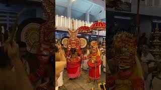 Parassini muthappanparassinikadavu muthappan theyyam [upl. by Gothart122]