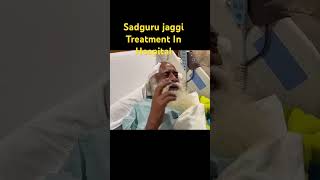 Sadguru jaggi vasudev in Hospital for Treatment Delhi [upl. by Schwarz409]