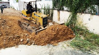 EP14Technique Skills Komatsu D31P Dozer Pushing Dirt Along The Fence Landfill amp Clearing Mud [upl. by Nylareg491]