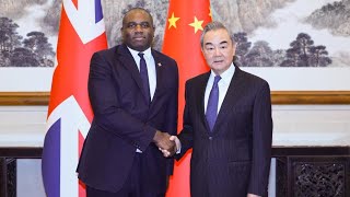 Le ministre chinois des AE sentretient avec son homologue britannique [upl. by Sew]