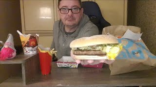 Mcdonalds Xmas Big amp Cheesy With Bacon Review 🎄🎅🤶🎁 [upl. by Dyob]