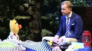 Max Raabe und Ernie und Bert Schlaflied Sesamstraße [upl. by Yoshiko322]