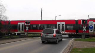 Bahnübergang quotMüggenhausener StraßeK3quot GroßVernich  Talent nach Euskirchen [upl. by Grazia]