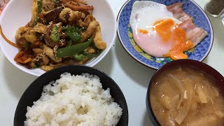 【ごはんが進む和～】ピーマンとにんじんと油揚げの胡麻炒め＆ベーコンエッグ【玉葱の味噌汁】 [upl. by Gorges]