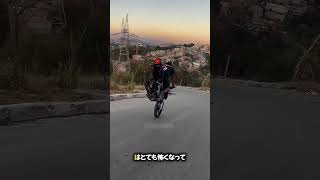 この男は彼の自転車を1つの車輪で運転しました 😯 [upl. by Donaghue]