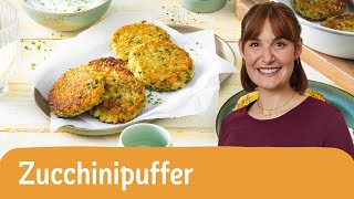 Zucchinipuffer schnell knusprig lecker  REWE Deine Küche [upl. by Harrington]