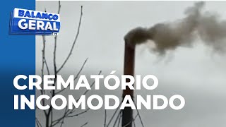 Moradores vizinhos de crematório reclamam de fumaça que sai do local forte e fedida [upl. by Missie892]