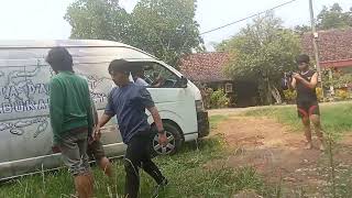 mobil hiace e ke plentong neng ngarep omah [upl. by Nylle]