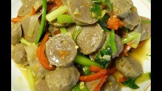 Thai food Stir fry meat balls [upl. by Adnohsat]