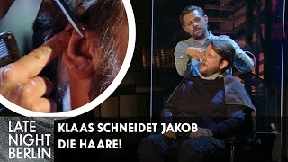 Klaas schneidet Jakob die Haare Friseursalon HeuferUmlauf  Late Night Berlin  ProSieben [upl. by Oakes]