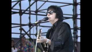 Roy Orbison  Crying Live at Farm Aid 1985 [upl. by Sirrah]