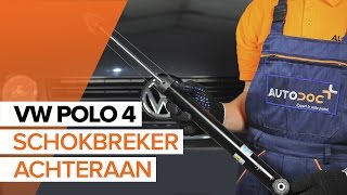 Hoe een schokbreker achteraan vervangen op een VW POLO 4 HANDLEIDING  AUTODOC [upl. by Ahsinert]