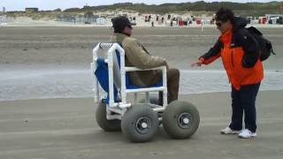 9 Jahre im Einsatz Strandrollstuhl Strandmobil Geländerollstuhl Borkum 2013 [upl. by Hgielak811]