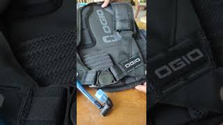 ogio hammers hydration pack 2l closer look hydration ogio enduro [upl. by Akinet918]