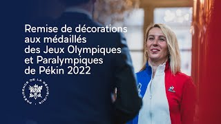 Remise de décorations aux médaillés des Jeux Olympiques et Paralympiques de Pékin 2022 [upl. by Lewap385]