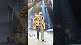 Tanuj Virwani turns showstopper for designer Umang Mehta at Bombay Times [upl. by Saville41]