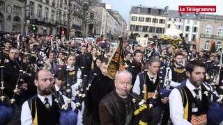 Quimper Lhommage des sonneurs à Erwan Ropars [upl. by Ennej]