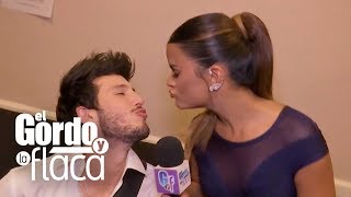 Sebastián Yatra le sigue pidiendo el beso a Clarissa Molina y ve la respuesta de ella  GYF [upl. by Sivet]