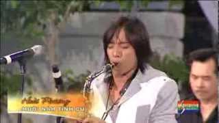 Muoi Nam Tinh Cu  Hoai Phuong  LIVE performed at The Marian Days 2011 [upl. by Torry]