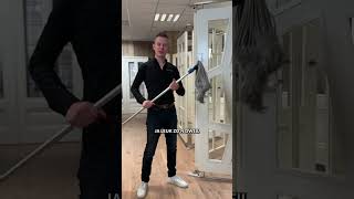 Schoonmaken met een dweil Niet voor deze deur gigantisch schoonmaaktip cc gavincleany [upl. by Ettenav]