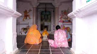 Mujeres hindúes rezando  Hindu women praying India [upl. by Suneya]