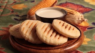 Arepas rellenas de jamón y queso RECETA [upl. by Sivahc]