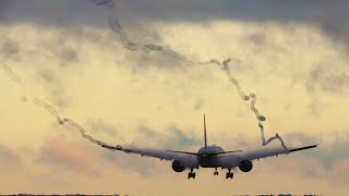 Impressive Aircraft Wake Vortices Qatar Boeing 777 Landing London Heathrow [upl. by Arahat486]