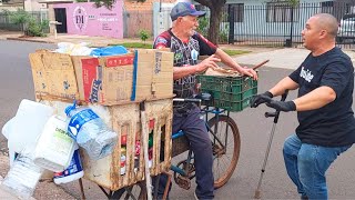 ELE GANHA 4000 POR MÊS CATANDO RECICLAGEM DE BICICLETA [upl. by Otrebogad]