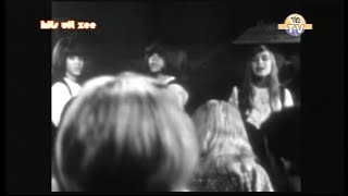 The ShangriLas  Remember Walkin In The Sand  Original Footage 1965 [upl. by Salot]