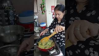 How to make Delicious Green Chicken in 15 minutes Easy Green Chicken Curry recipe [upl. by Terina818]