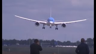 Piloot Dreamliner haalt grapje uit vliegtuigspotters in paniek [upl. by Guillemette]