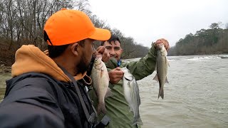 Pescando En Un Río Muy Famoso [upl. by Stalker488]