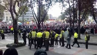 Caos en manifestación antitaurina en plaza la santamaría Bogotá [upl. by Girvin]